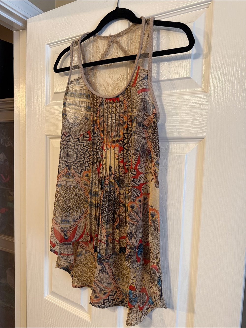 Doe & Rae Beige Multicolor Printed Sleeveless Camisole